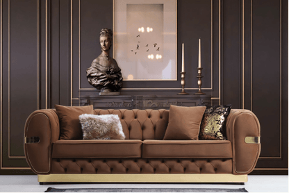 Brązowa sofa z pikowaniem w stylowym, ciemnym wnętrzu