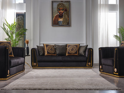 Ciemna sofa z drewnianymi nogami w jasnym salonie
